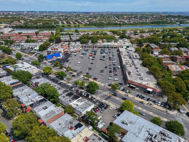 Georgetowne Shopping Center | Federal Realty Investment Trust