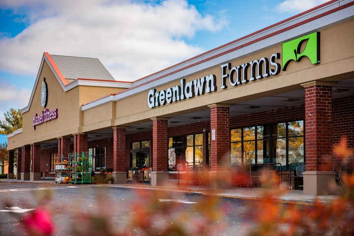 Greenlawn Plaza | Federal Realty Investment Trust